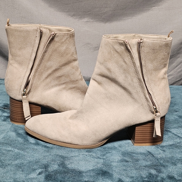 3/$25 Old Navy Taupe Suede Booties size 10 - Picture 4 of 6